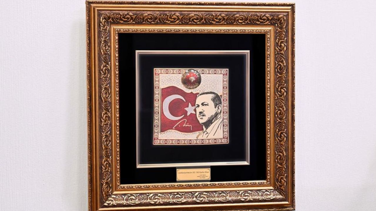 MHP Genel Başkanı Bahçeli'den Cumhurbaşkanı Erdoğan'a hediye