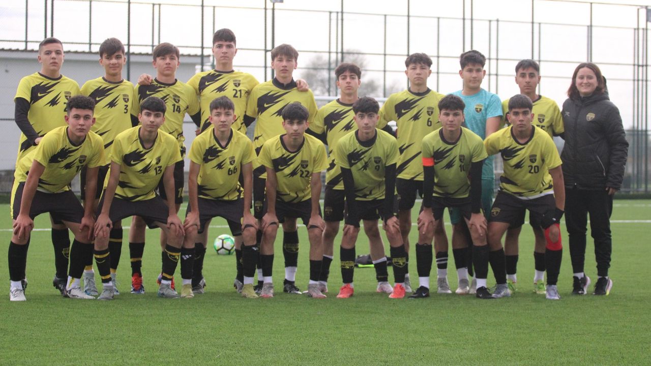 Esrasoysalspor Nefes Kesen Maçta Kıbrıscıkspor’u Mağlup Etti: 2-1