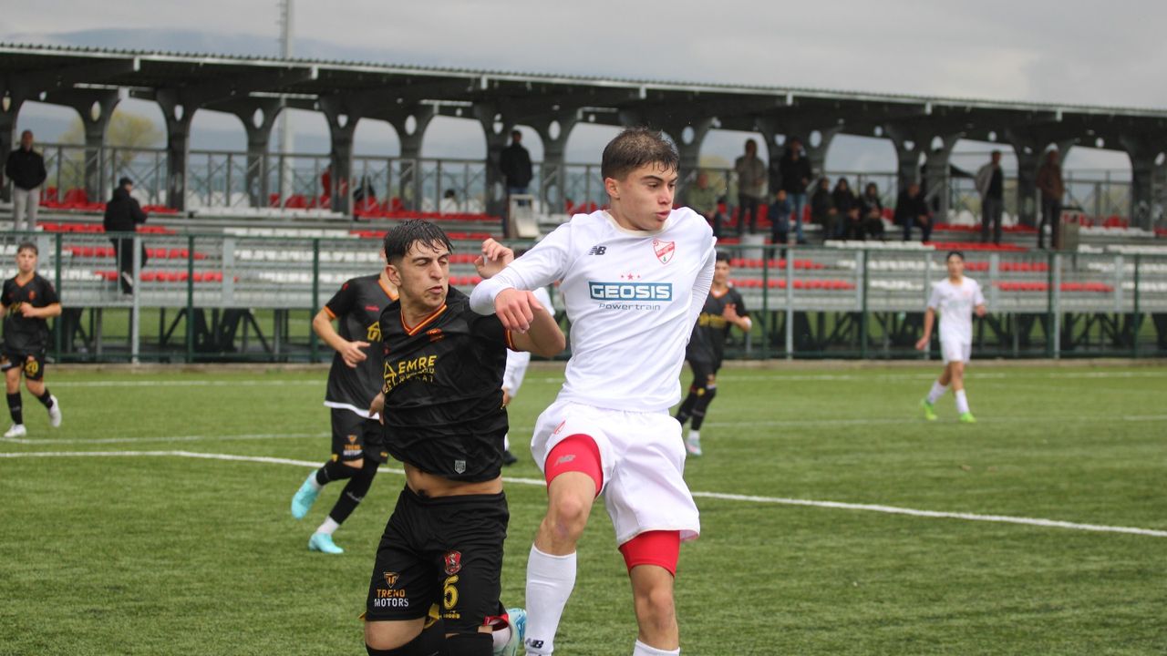 Boluspor U17 Durmuyor! Karasuspor’u Farklı Geçti, Liderliğini Pekiştirdi