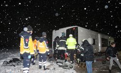 Yolcu otobüsünün devrilmesi sonucu 1 kişi öldü, 15 kişi yaralandı