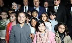 SAKARYA - Dışişleri Bakanı Çavuşoğlu, Sakarya'da depremzedelerle buluştu, gençlerle sahur yaptı