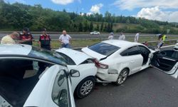 Anadolu Otoyolu'nun Düzce kesiminde zincirleme trafik kazası ulaşımı aksattı