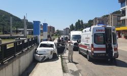 İki otomobilin çarpıştığı kazada baba ve iki çocuğu yaralandı