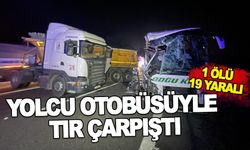 YOLCU OTOBÜSÜYLE TIR ÇARPIŞTI: 1 ÖLÜ, 19 YARALI