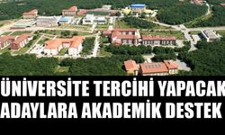 ÜNİVERSİTE TERCİHİ YAPACAK ADAYLARA AKADEMİK DESTEK