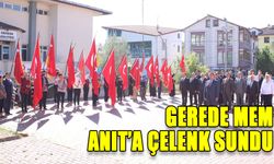 GEREDE MEM ANIT’A ÇELENK SUNDU