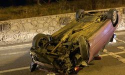 Boyabat'ta devrilen otomobilin sürücüsü yaralandı