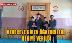 DERECEYE GİREN ÖĞRENCİLERE HEDİYE VERİLDİ