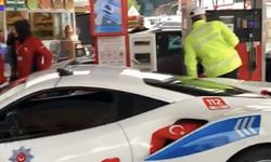 Ferrari marka polis aracı benzinlikte görüntülendi
