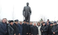 Kazakistan’ın Almatı şehrinde Atatürk heykeli törenle açıldı