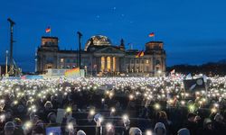 Berlin’de 100 bin kişiden ırkçılık karşıtı gösteri