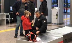 Havalimanında silah paniği... 6 yaşındaki çocuğun çantasından çıktı