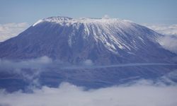 12 yaşındaki çocuk Afrika’nın en yüksek zirvesine tırmandı