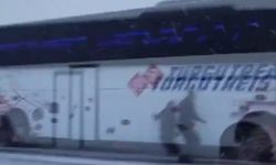 Kars'ta kontrolden çıkan yolcu otobüsü önündeki araçlara böyle çarptı