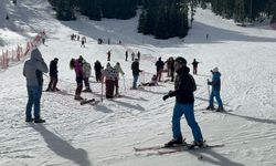 Ilgaz Dağı'ndaki Yurduntepe Kayak Merkezi'nde hafta sonu yoğunluğu sürüyor