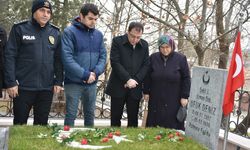 Van’da çığ altında kalan Tosyalı şehit Ufuk Deniz kabri başında anıldı