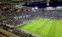 Legia tribünlerinden UEFA'ya olay pankart!