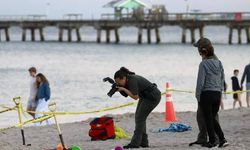 Plajda kazdığı çukurun altında kalan çocuk hayatını kaybetti