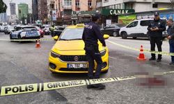 Kadıköy’de dehşet anları... Taksiciyi gasp edip bıçakladılar!