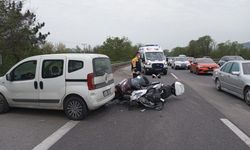 Otoyolda hafif ticari araç ve iki motosiklet çarpıştı: 2 yaralı