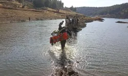 Serinlemek için gölete giren çocuk boğuldu