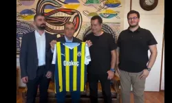 Acun Ilıcalı'dan Murat Ülker’e Jose Mourinho imzalı forma