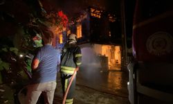 Sabaha karşı yangın paniği: İki ahşap ev kül oldu