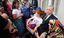 CUMHURBAŞKANI ERDOĞAN, RİZE'DE KOMŞULARINI ZİYARET ETTİ