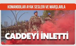 Komandolar ayak sesleri ve marşlarla caddeyi inletti