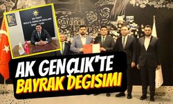 AK GENÇLİKTE BAYRAK DEĞİŞİMİ