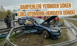 BARİYERLERİ YERİNDEN SÖKEN LÜKS OTOMOBİL HURDAYA DÖNDÜ