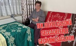 Tek eliyle işlediği seccadelerle geçimini sağlıyor