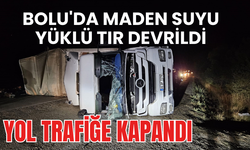 Bolu'da maden suyu yüklü tır devrildi, yol trafiğe kapandı