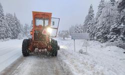 Kastamonu'daki kar yağışı sürücülere zor anlar yaşattı