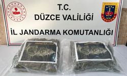 Otomobildeki valizin içinden uyuşturucu çıktı