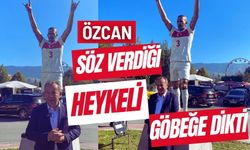 Özcan, söz verdiği heykeli göbeğe dikti