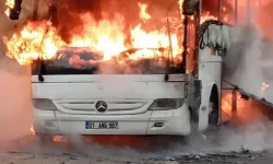 Mersin'de yolcu otobüsü alev alev yandı