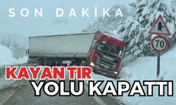 Bolu'da kayan tır yolu kapattı