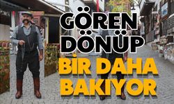 Gören dönüp bir daha bakıyor