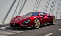 Alfa Romeo 33 Stradale "Yılın Süper Otomobili" ödülünü aldı