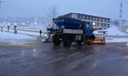 Düzce’de MSÜ sınavı öncesi yollar kardan temizlendi