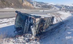 Yozgat'ta yolcu otobüsü devrildi: 5 yaralı