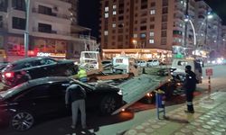 Otomobil, park halindeki otomobile çarptı: 1 yaralı