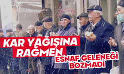 Kar yağışına rağmen esnaf geleneği bozmadı