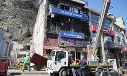 Tophane Surları'nın önündeki son binalar da yıkılıyor