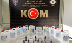 Kütahya'da kargodan 10 litre, iki evden 55 litre etil alkol ele geçirildi