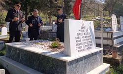 Jandarma şehit ailesini ve kabrini ziyaret etti