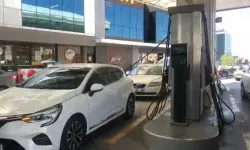 İstanbul'daki deprem sonrası insanlar benzin istasyonlarına akın etti