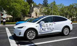 Elon Musk'ın koltuğu sallantıda mı: Tesla'dan resmi açıklama geldi