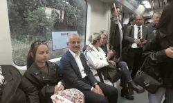 Abdulkadir Uraloğlu, Marmaray'da vatandaşlarla sohbet etti
